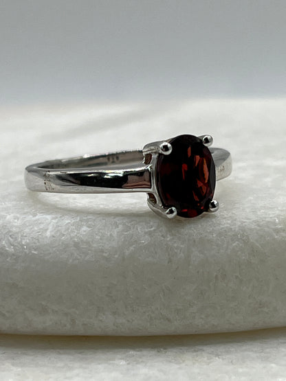 925 Sterling Silver Garnet Solitaire Ring - Size Q