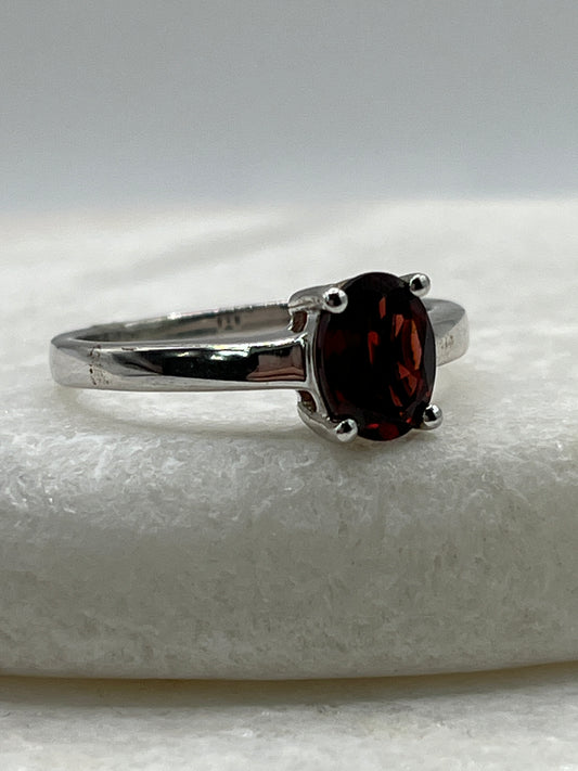 925 Sterling Silver Garnet Solitaire Ring - Size Q