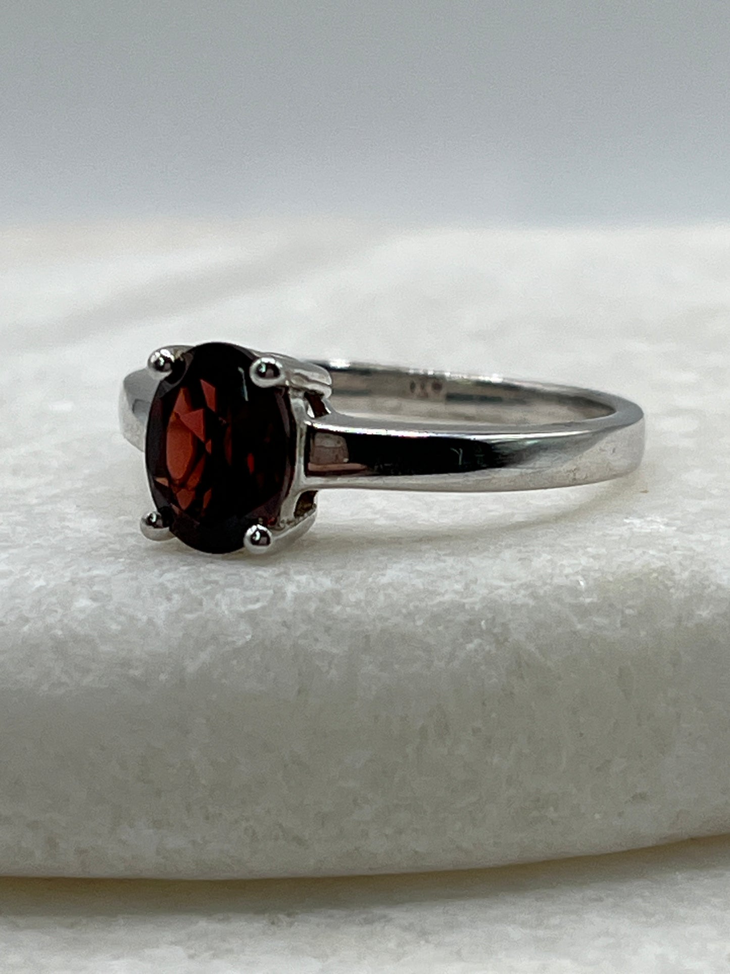 925 Sterling Silver Garnet Solitaire Ring - Size Q