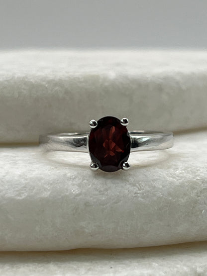925 Sterling Silver Garnet Solitaire Ring - Size Q