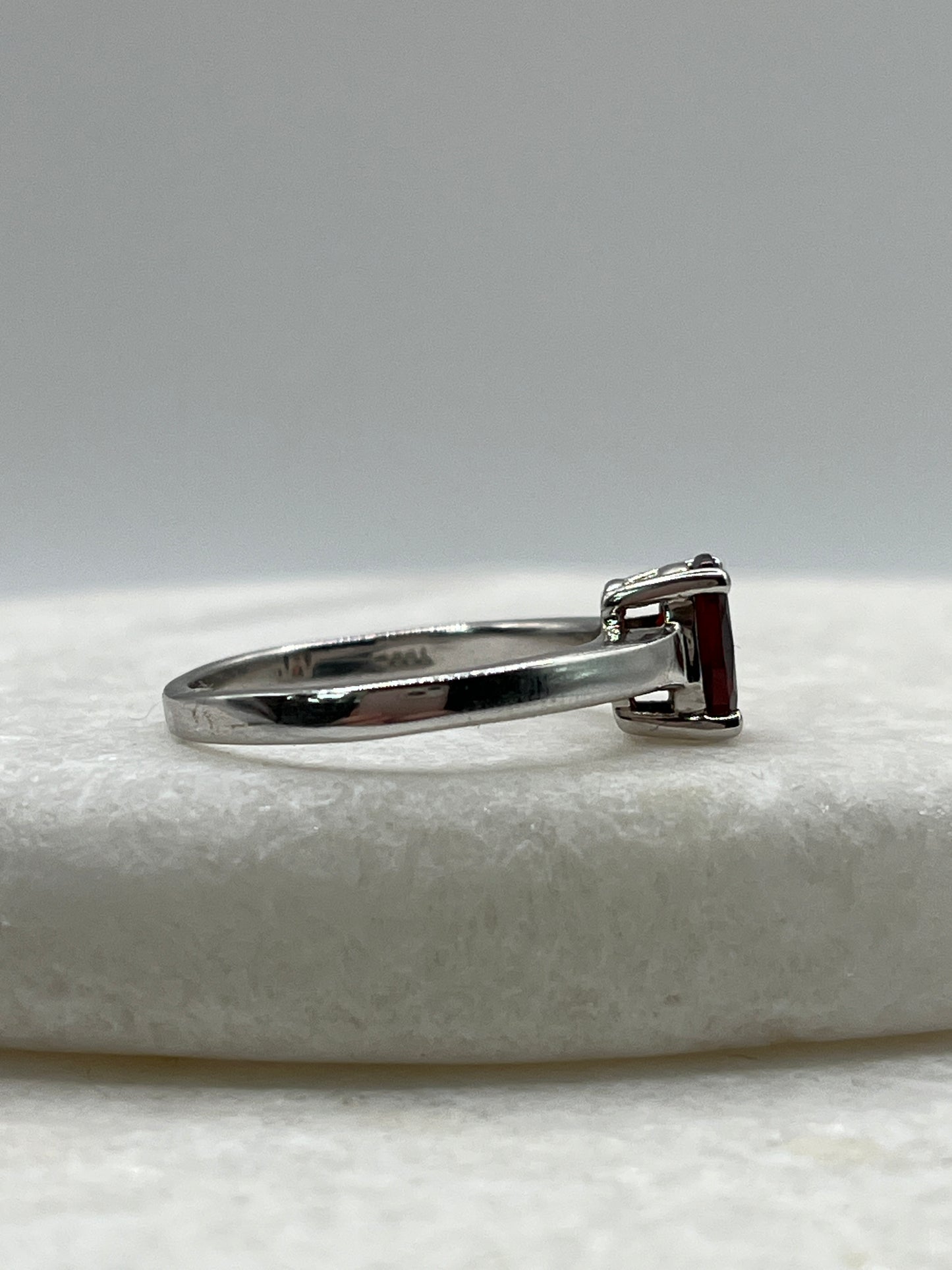 925 Sterling Silver Garnet Solitaire Ring - Size Q