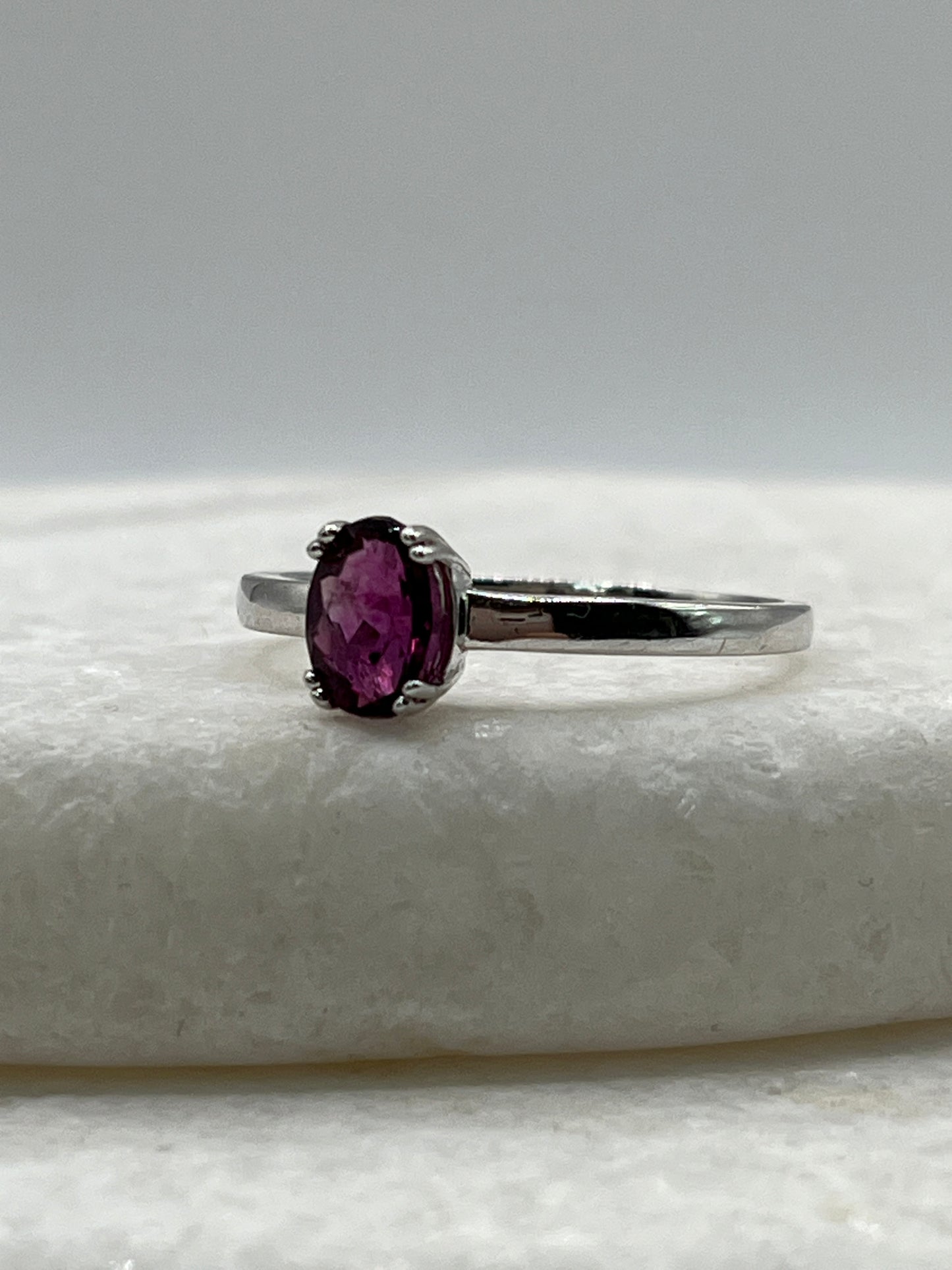 925 Sterling Silver Rajasthan Garnet Solitaire Ring - Size Q