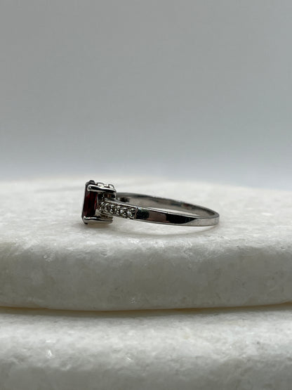 925 Sterling Silver Garnet Ring with White Topaz Shoulders - Size S