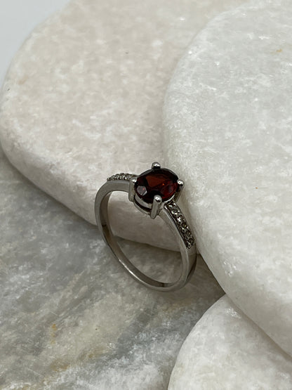 925 Sterling Silver Garnet Ring with White Topaz Shoulders - Size S