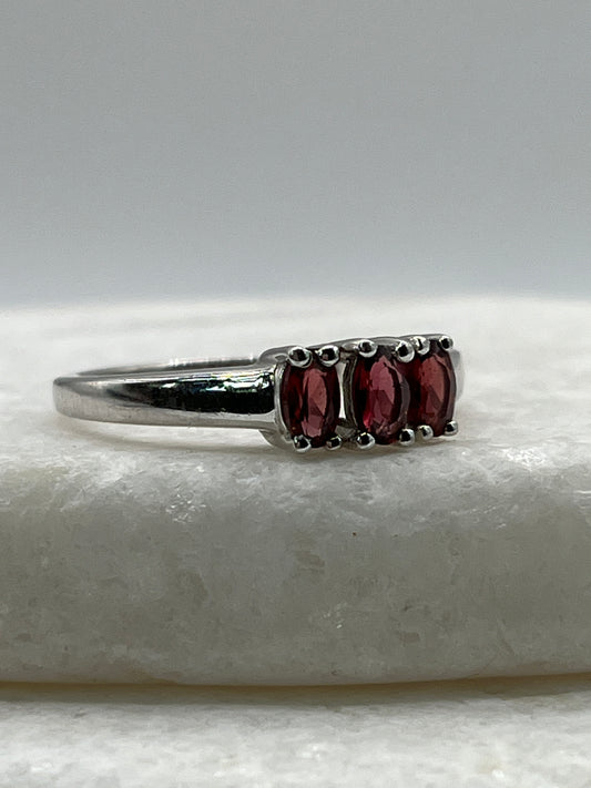 925 Sterling Silver Trilogy Garnet - Size S