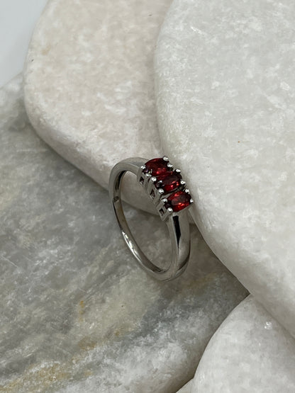 925 Sterling Silver Trilogy Garnet - Size S