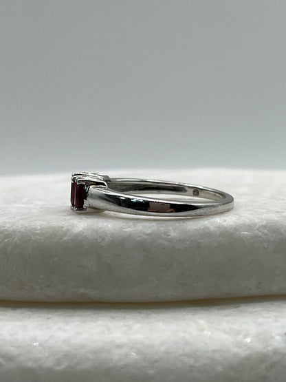 925 Sterling Silver Trilogy Garnet - Size S