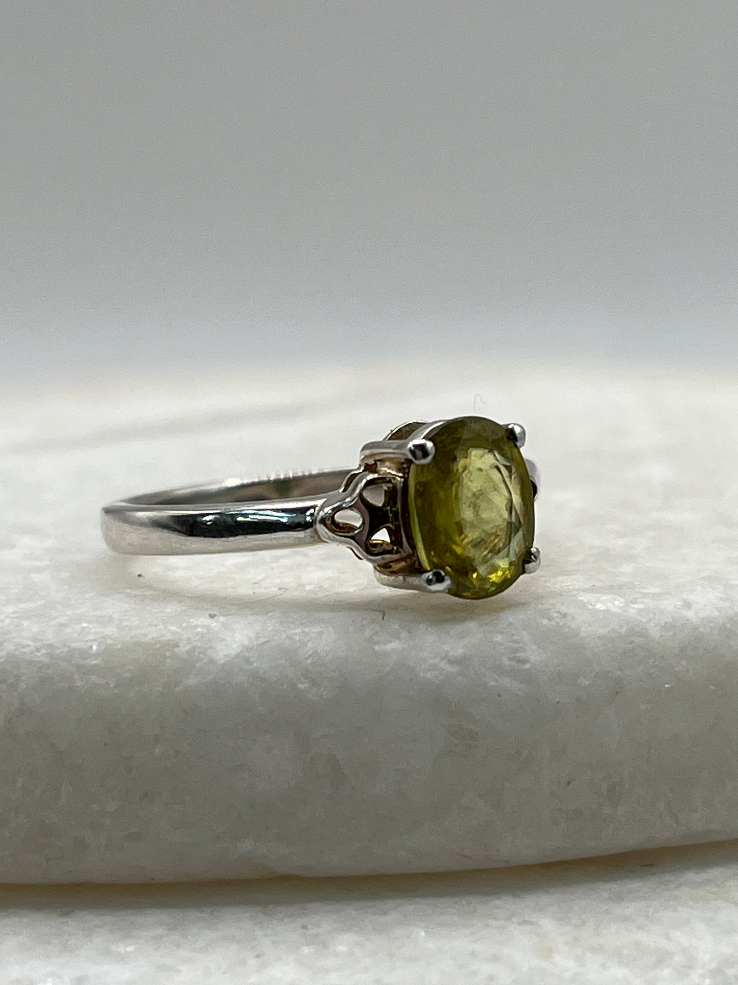 925 Sterling Silver Solitaire Peridot Ring - Size R