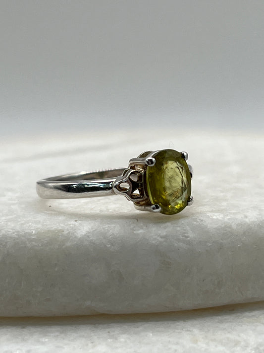 925 Sterling Silver Solitaire Peridot Ring - Size R