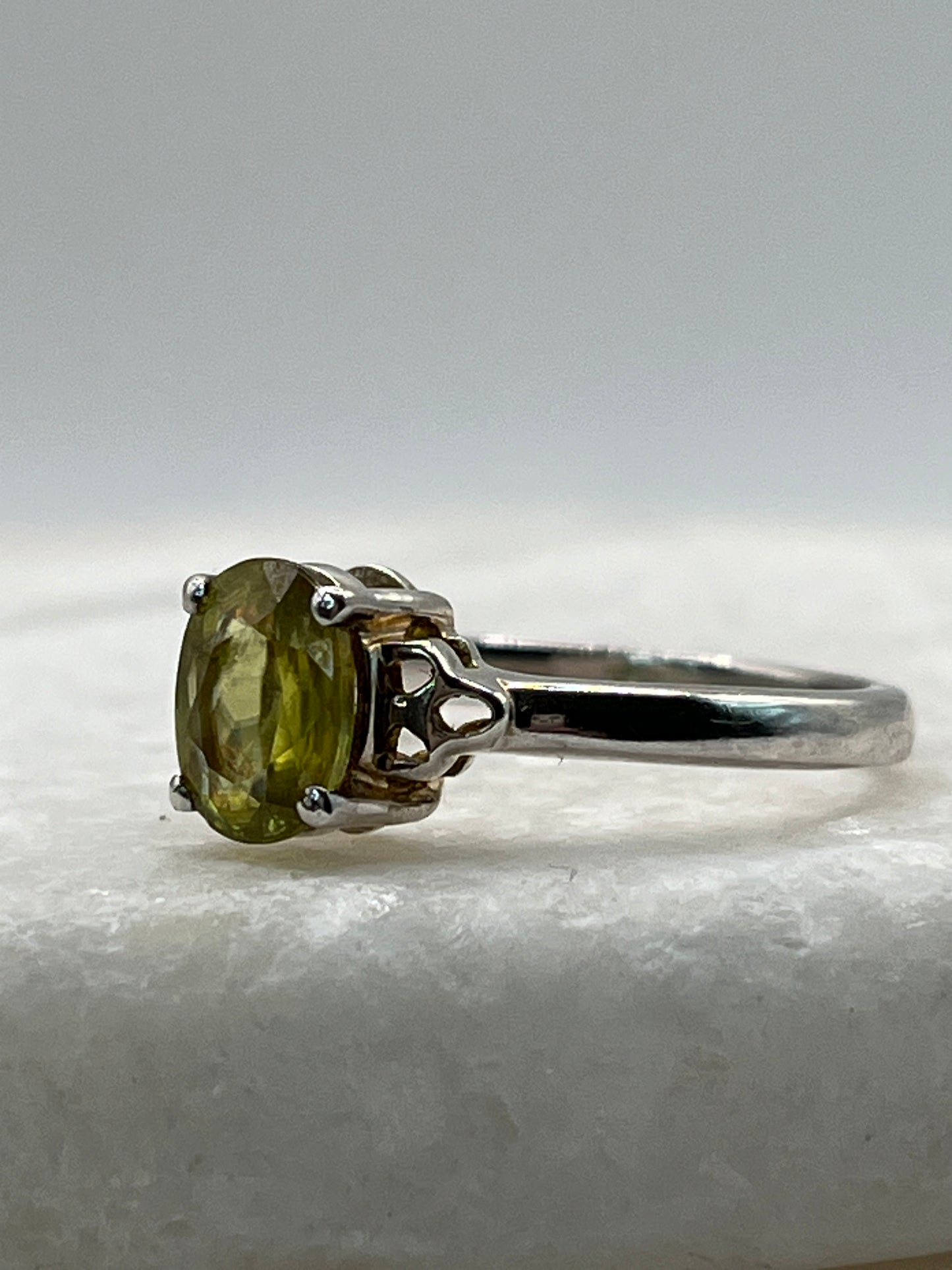 925 Sterling Silver Solitaire Peridot Ring - Size R