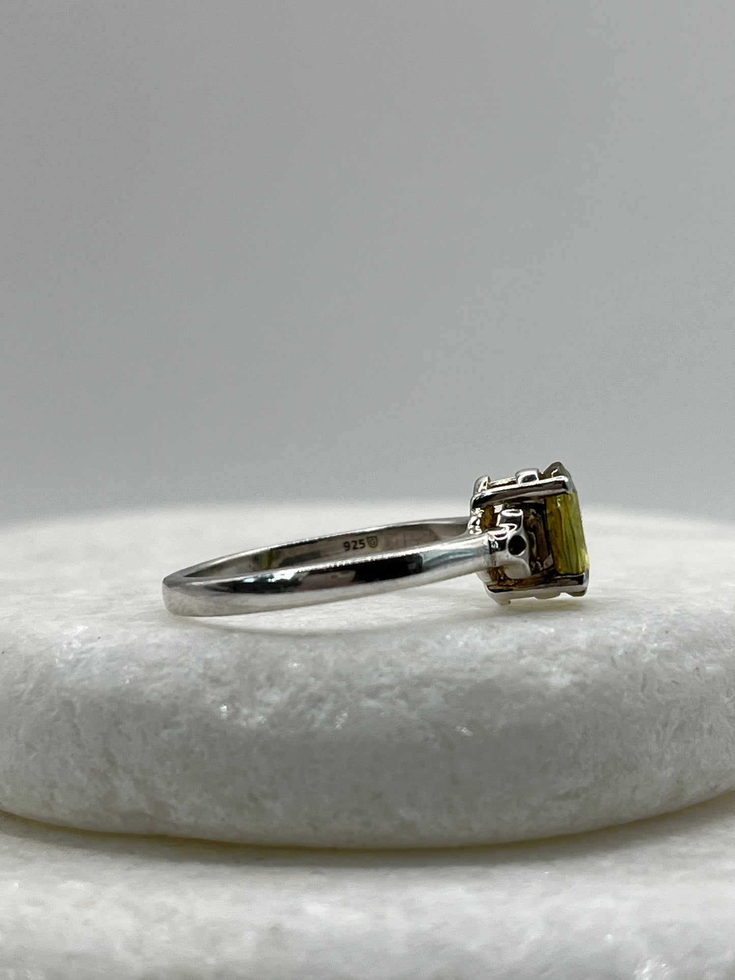 925 Sterling Silver Solitaire Peridot Ring - Size R