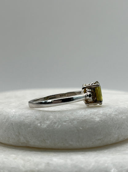 925 Sterling Silver Solitaire Peridot Ring - Size R