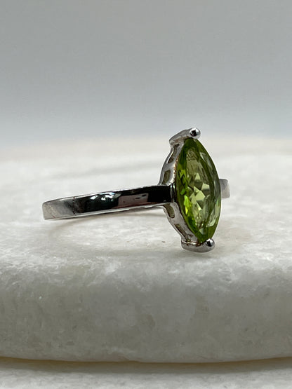 925 Sterling Silver Marquise Peridot Ring - Size R