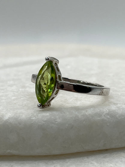 925 Sterling Silver Marquise Peridot Ring - Size R