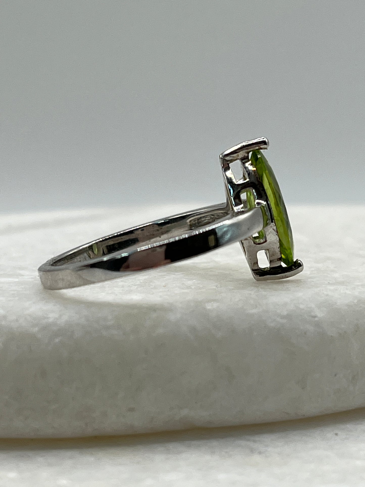 925 Sterling Silver Marquise Peridot Ring - Size R