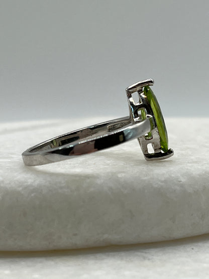 925 Sterling Silver Marquise Peridot Ring - Size R