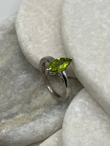 925 Sterling Silver Marquise Peridot Ring - Size R