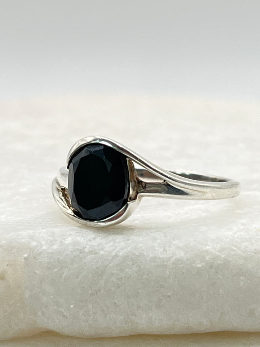925 Sterling Silver Black Spinel Twist Ring - Size S