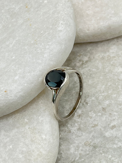 925 Sterling Silver Black Spinel Twist Ring - Size S