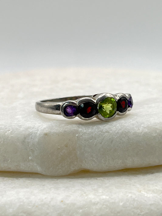 925 Sterling Silver Multi Gemstone Ring including Amethyst, Garnet and Peridot - Size S