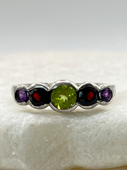 925 Sterling Silver Multi Gemstone Ring including Amethyst, Garnet and Peridot - Size S