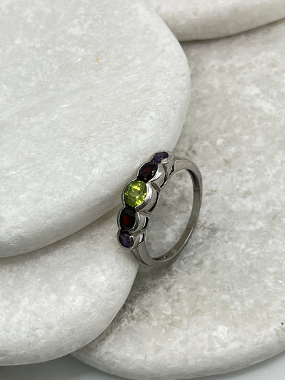 925 Sterling Silver Multi Gemstone Ring including Amethyst, Garnet and Peridot - Size S