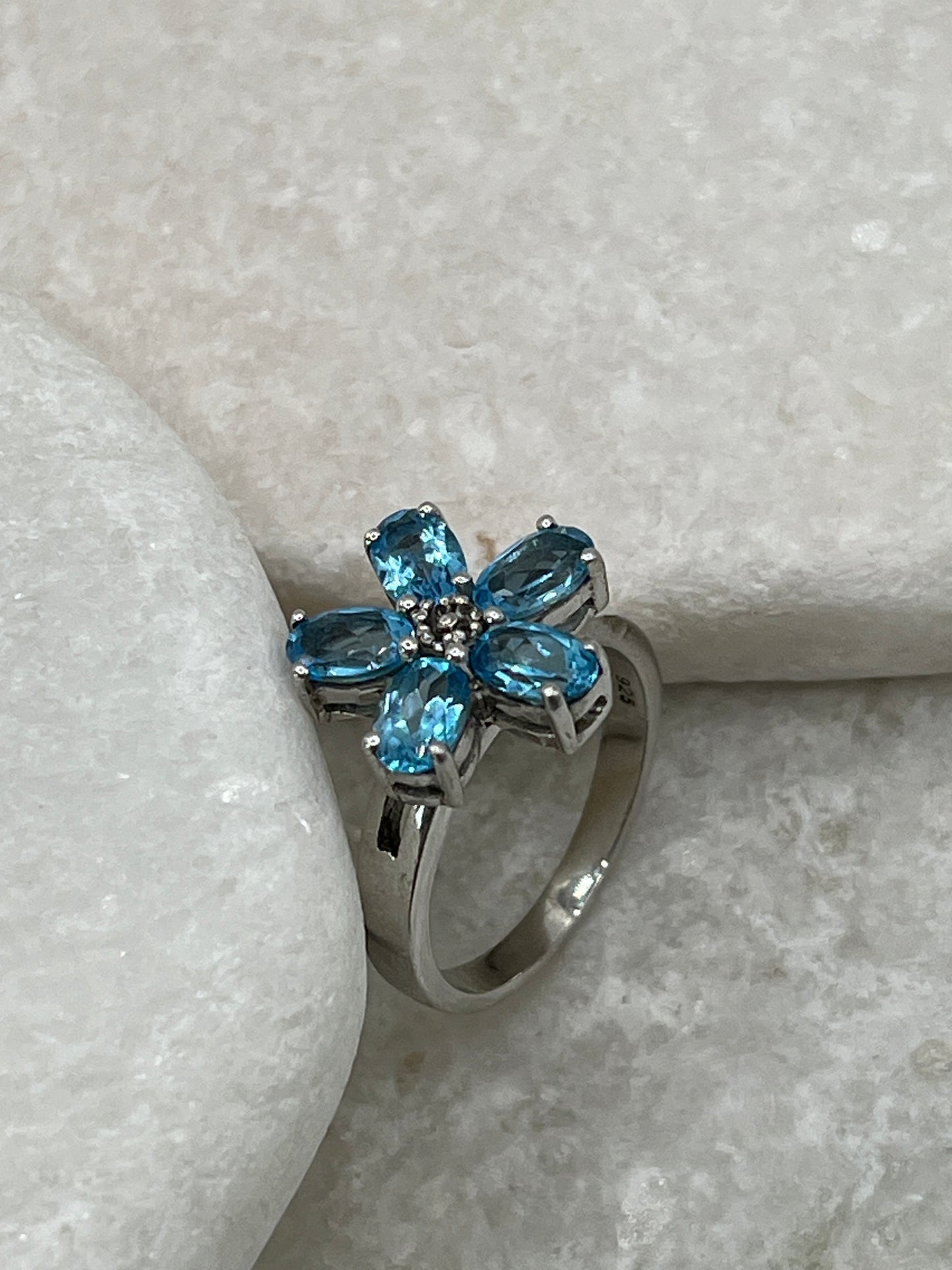 925 Sterling Silver Blue Topaz Floral Ring - Size N