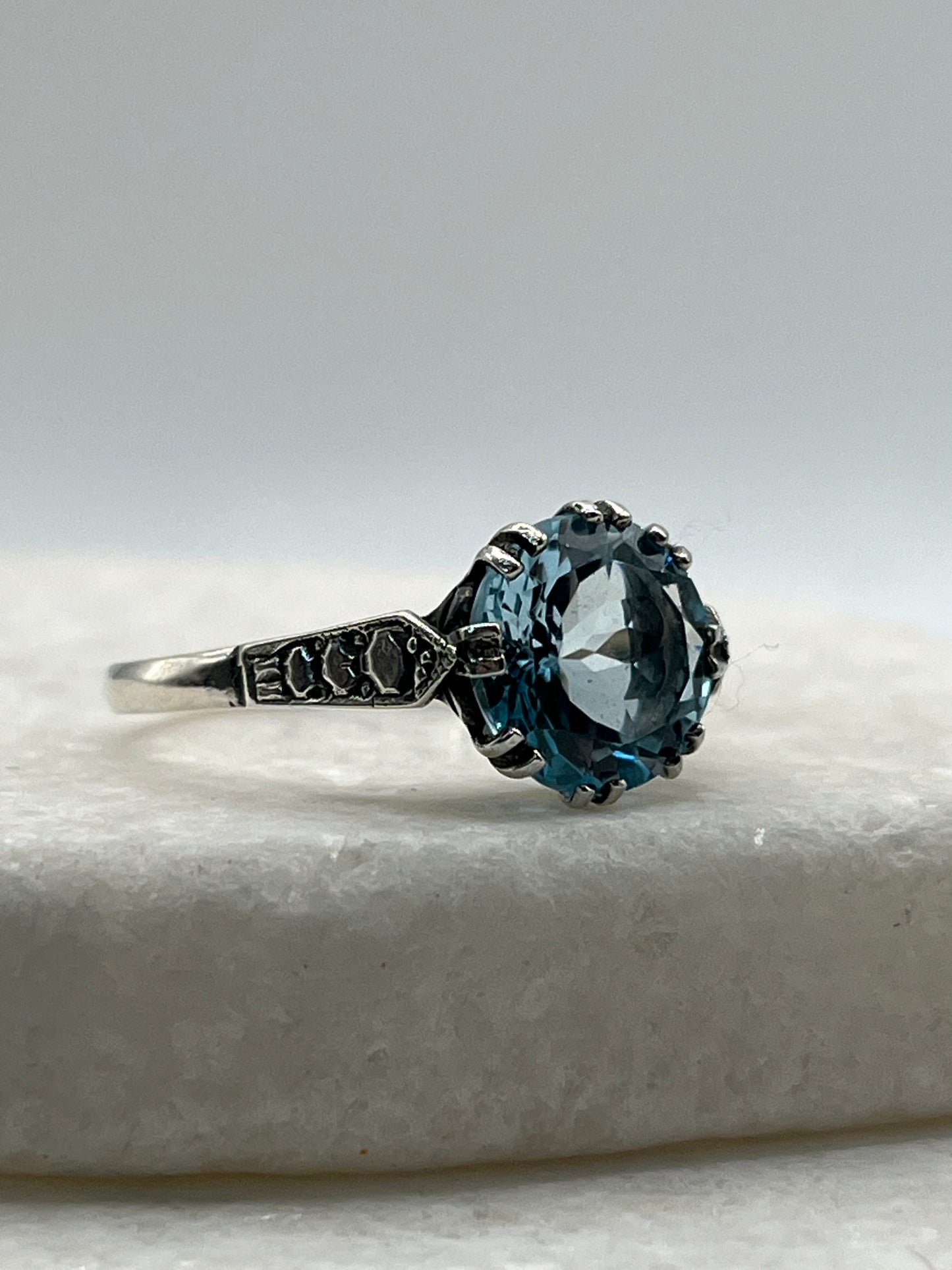 925 Sterling Silver Blue Topaz Solitaire Ring - Size R