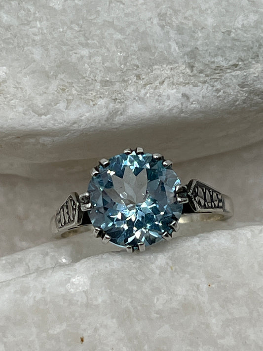 925 Sterling Silver Blue Topaz Solitaire Ring
