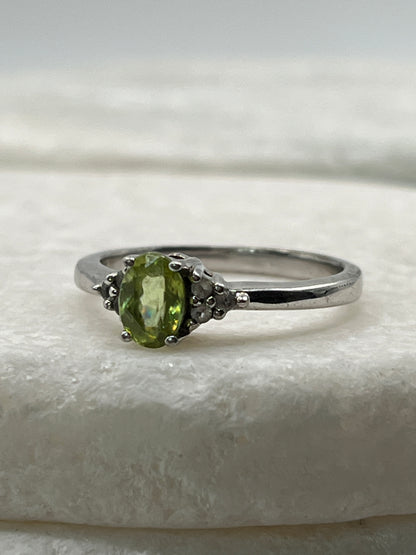 925 Sterling Silver Peridot Statement Ring - Size Q