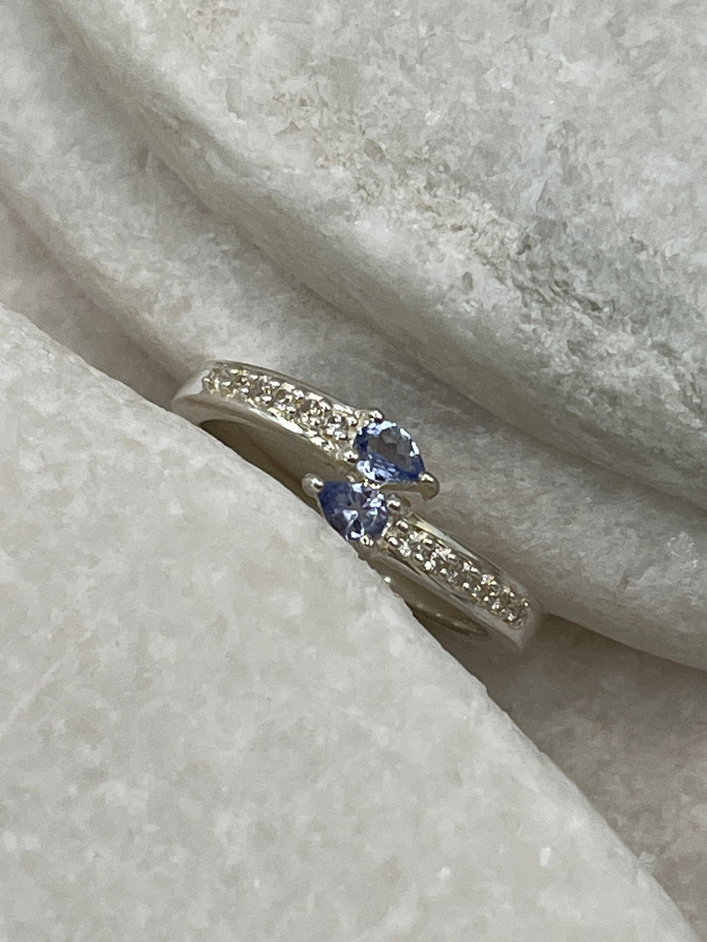 925 Sterling Silver Tanzanite Teardrop Band Ring - Size Q