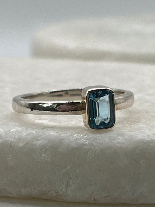 925 Sterling Silver Emerald Cut Swiss Blue Topaz Ring - Size Q