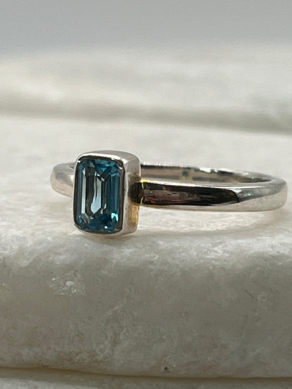 925 Sterling Silver Emerald Cut Swiss Blue Topaz Ring - Size Q
