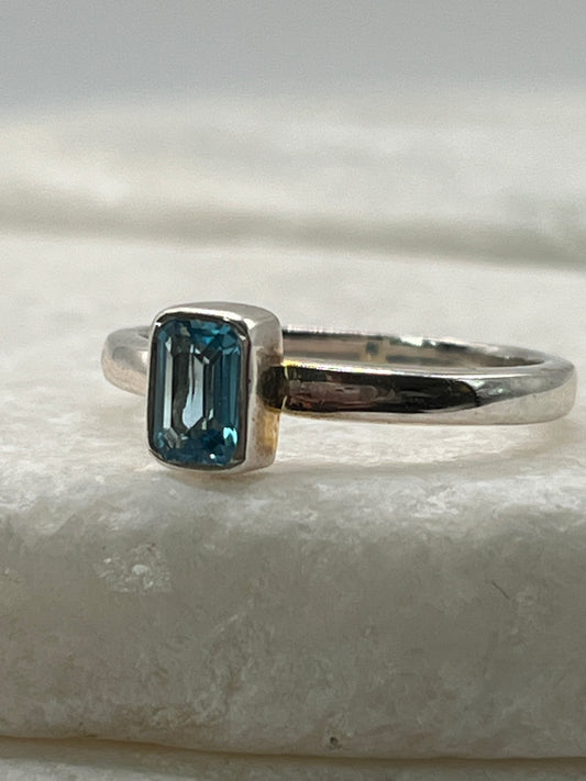 925 Sterling Silver Emerald Cut Swiss Blue Topaz Ring - Size Q
