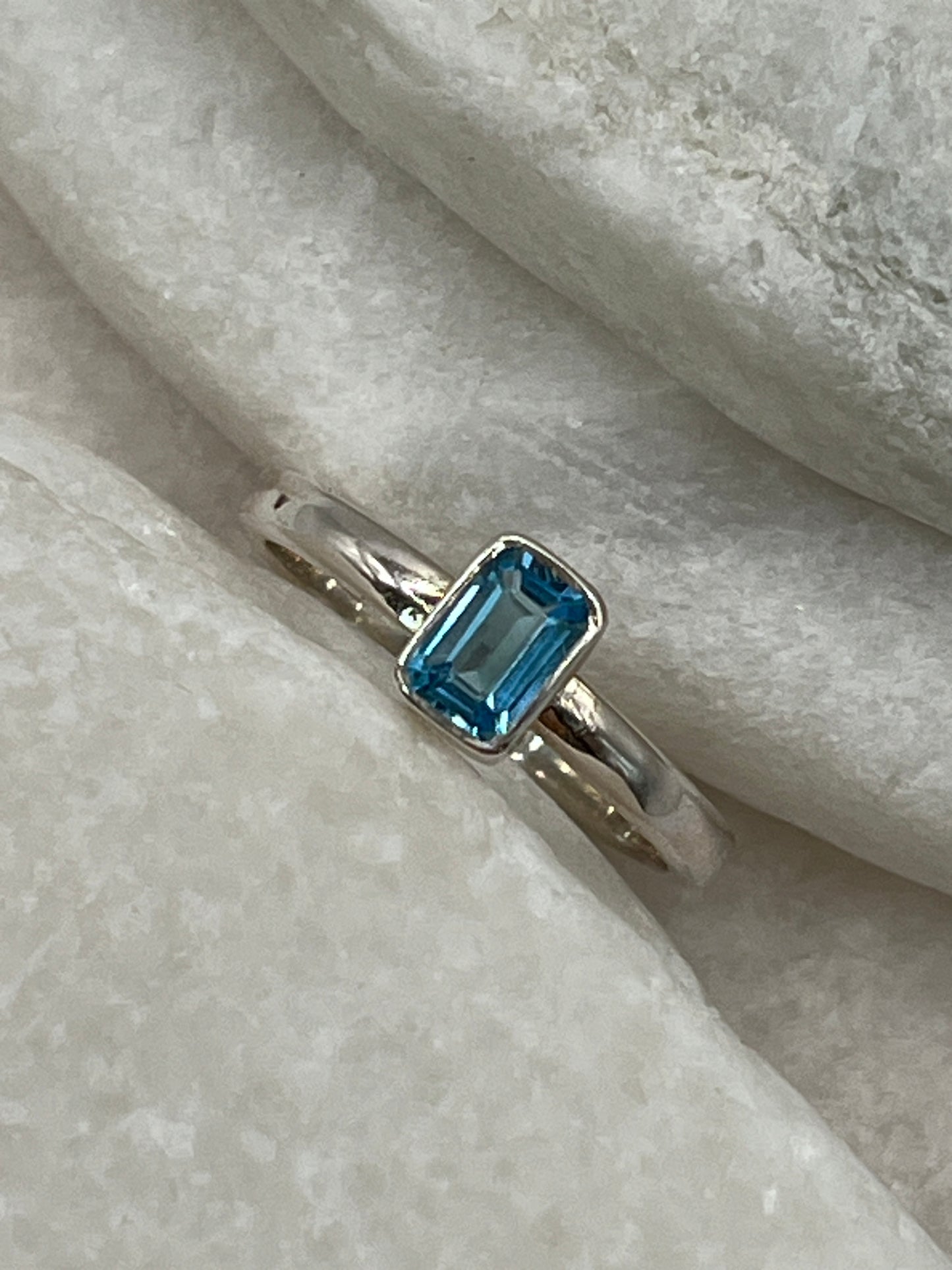 925 Sterling Silver Emerald Cut Swiss Blue Topaz Ring - Size Q
