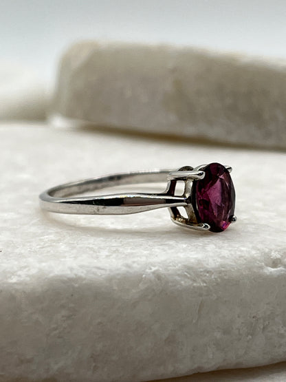 925 Sterling Silver Oval Garnet Ring - Size O