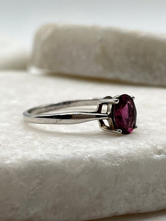 925 Sterling Silver Oval Garnet Ring - Size O