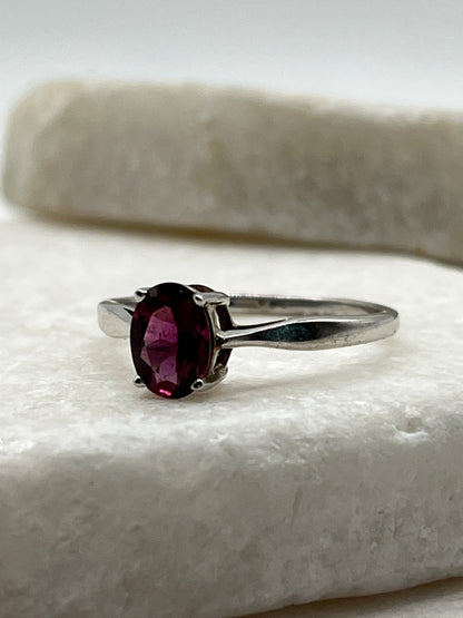 925 Sterling Silver Oval Garnet Ring - Size O