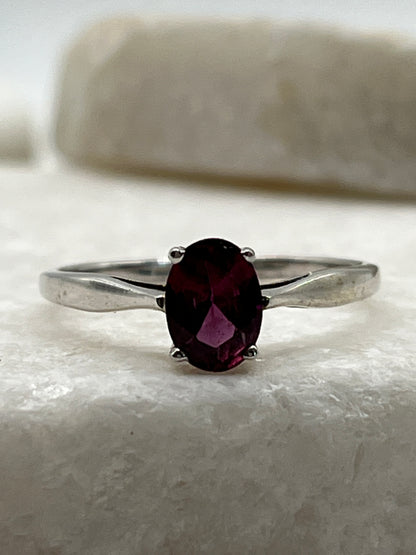 925 Sterling Silver Oval Garnet Ring - Size O