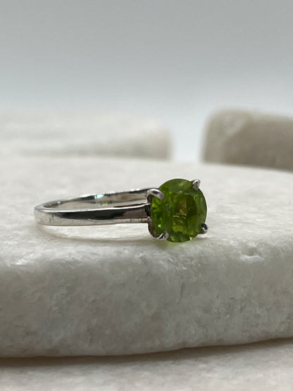 925 Sterling Silver Peridot Solitaire Ring - Size O