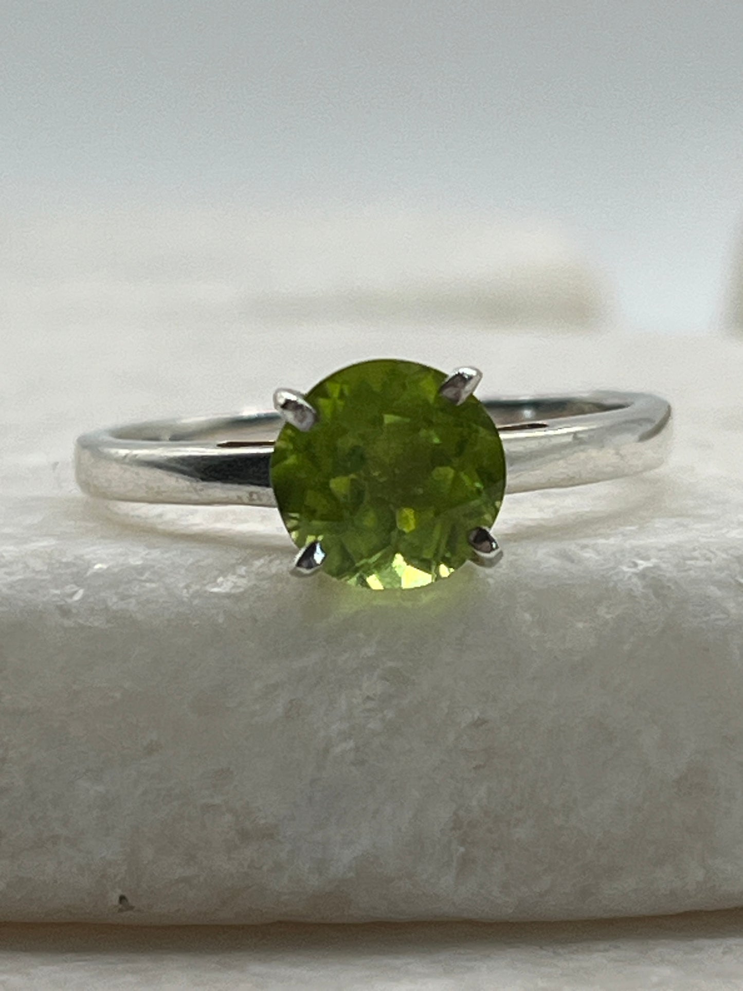 925 Sterling Silver Peridot Solitaire Ring - Size O