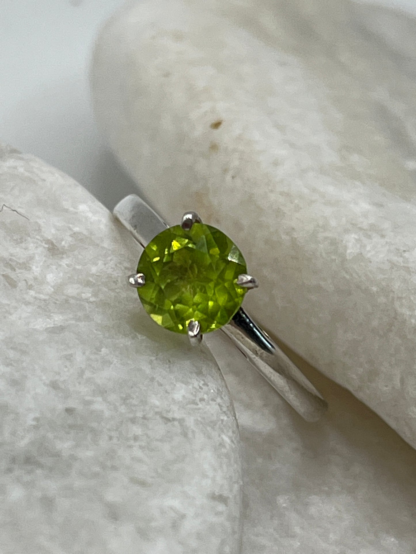 925 Sterling Silver Peridot Solitaire Ring - Size O