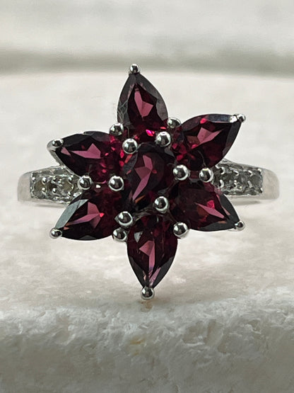 925 Sterling Silver Garnet Floral Star Ring - Size S
