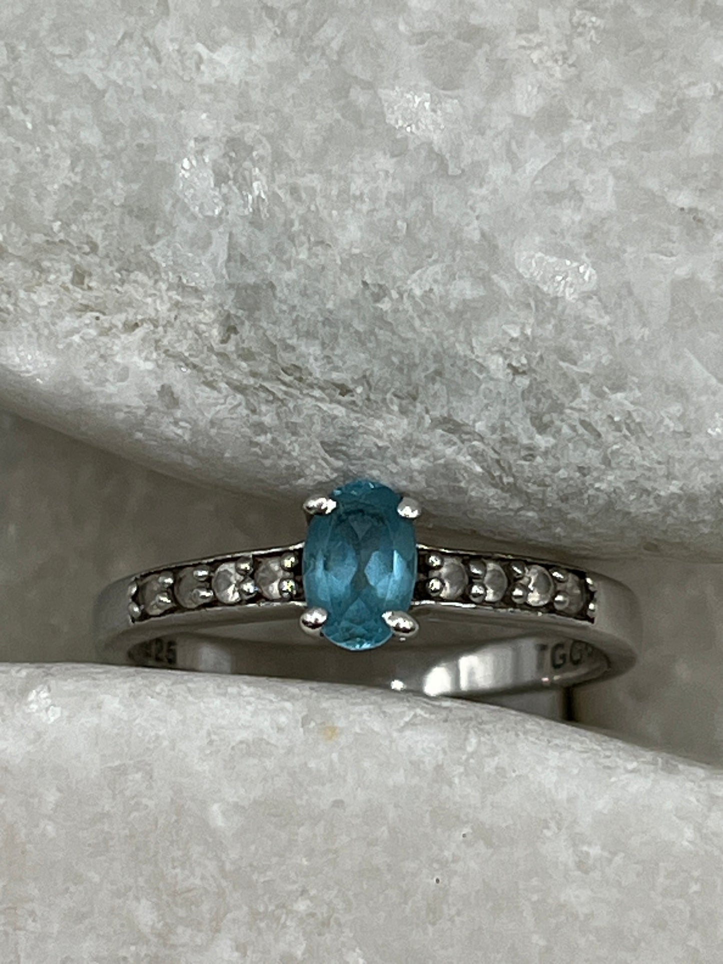 925 Sterling Silver Swiss Blue Topaz & White Topaz Ring - Size Q