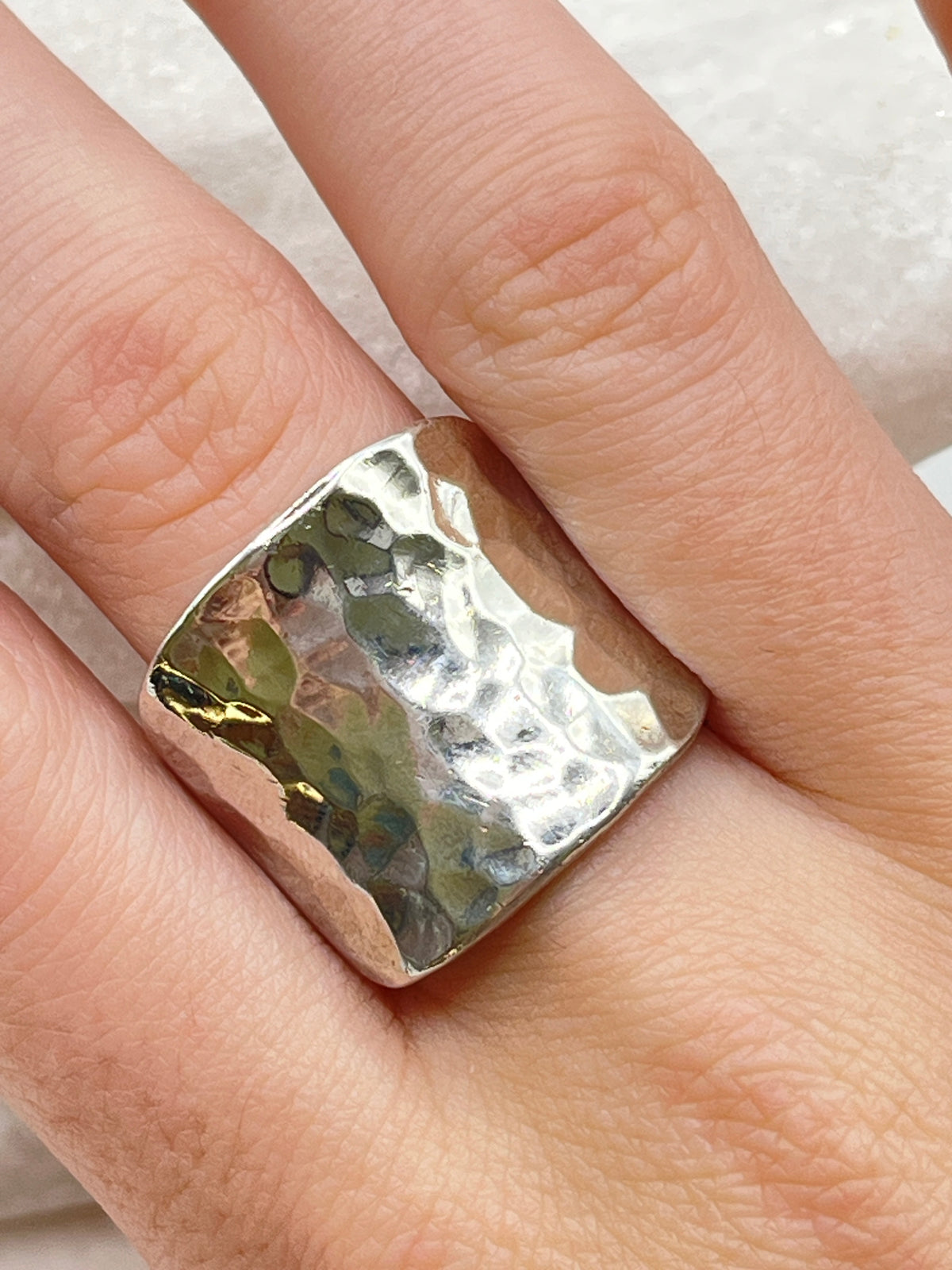 Vintage 925 Sterling Silver Shield Shaped Hammered Ring - Size N/O