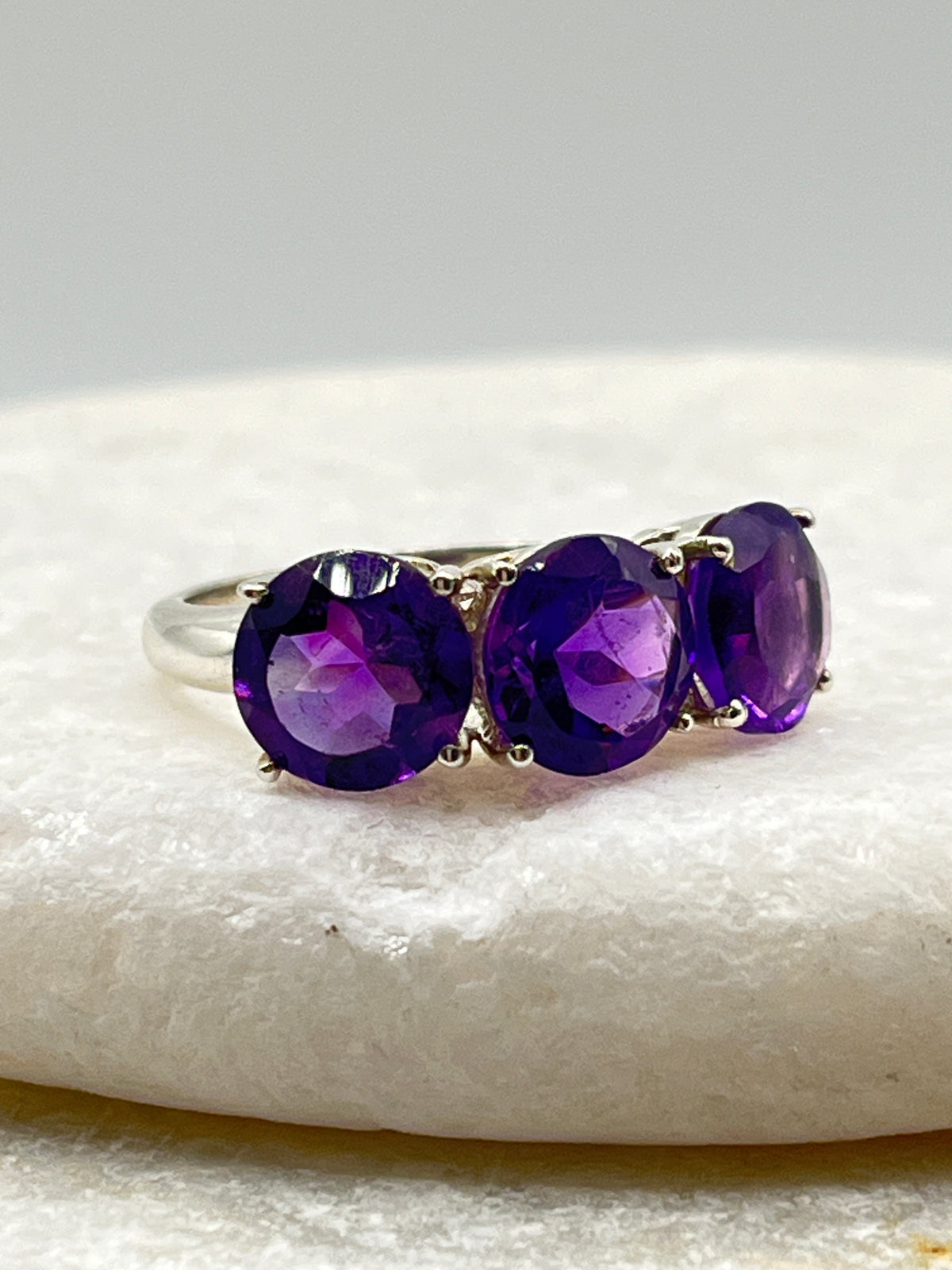 925 Sterling Silver Amethyst Trilogy Ring - Size O