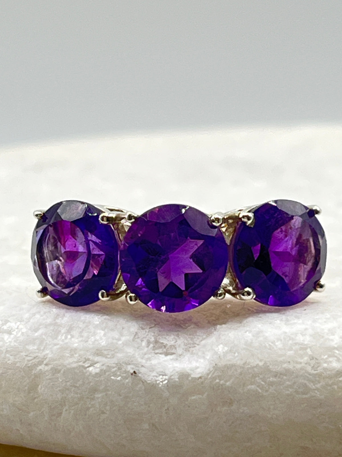 925 Sterling Silver Amethyst Trilogy Ring - Size O