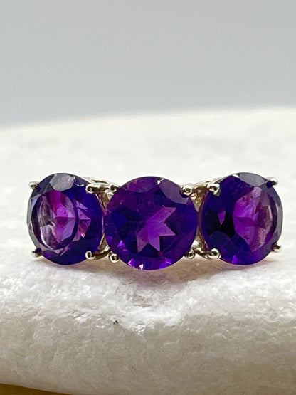 925 Sterling Silver Amethyst Trilogy Ring - Size O