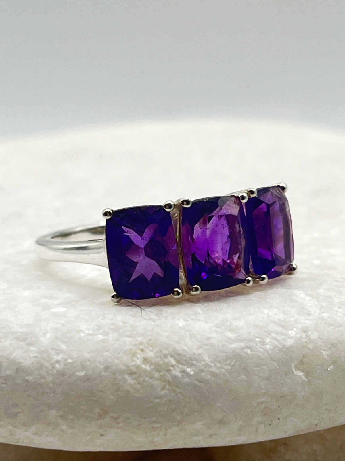 925 Sterling Silver Amethyst Trilogy Ring - Size O