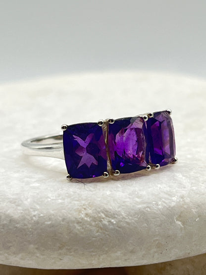 925 Sterling Silver Amethyst Trilogy Ring - Size O